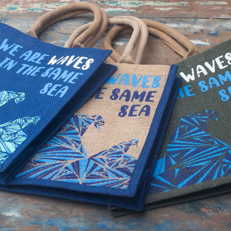 Jutové tašky s potlačou - We are Waves - Sivá, Modrá a Prírodná