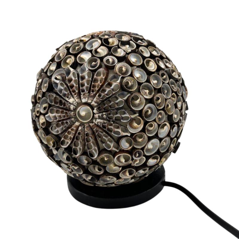 Boho Lampa z Morských Mušlí - Čokoládový Twist Globus - 15cm