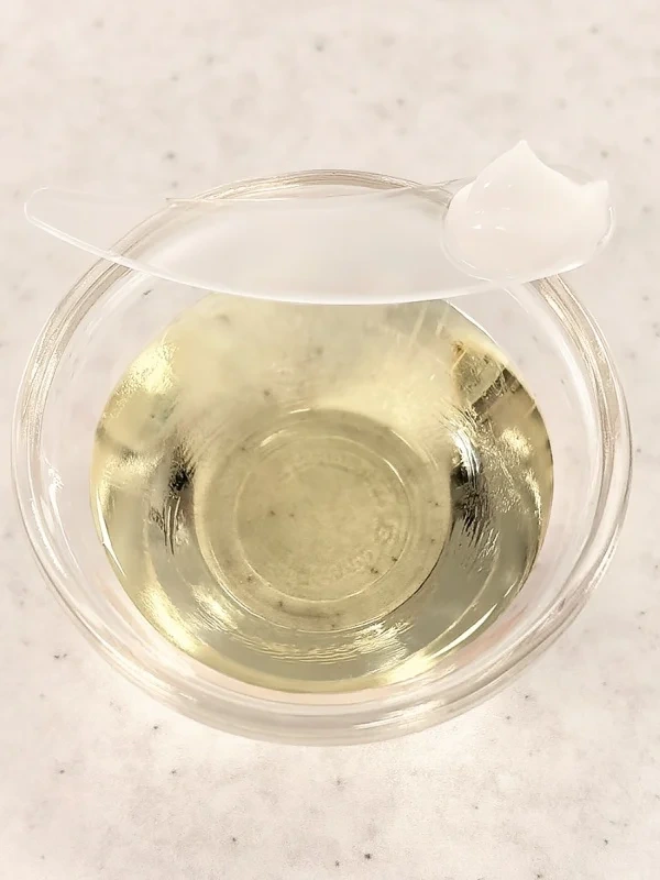 Emulgátor WOleate (Polyglyceryl-4 Oleate) – W/O emulzie a SPF