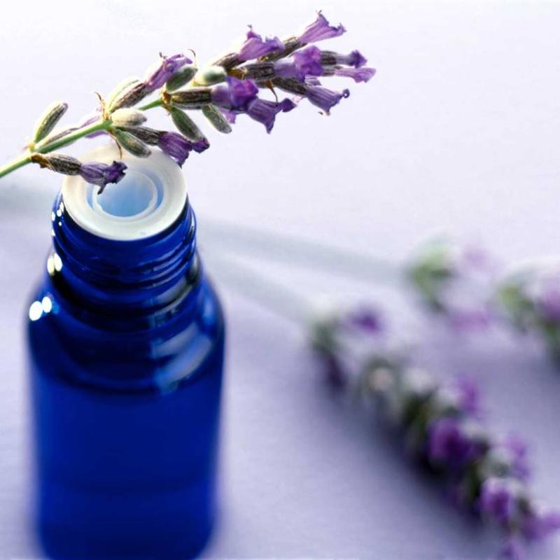 Recept ​​100% prírodného parfumu s drevitou/kvetinovou arómou