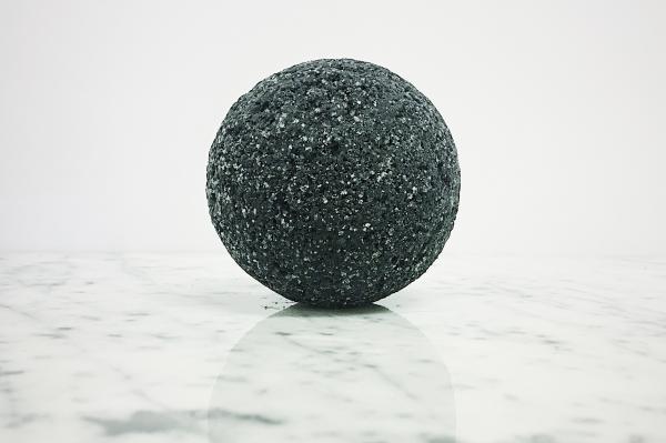DIY čierna kúpeľová bomba s aktívnym uhlím