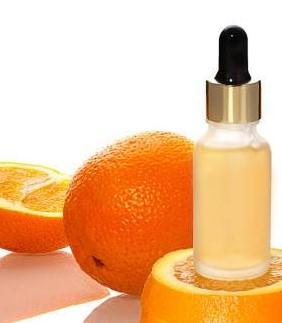 DIY sérum na tvár s vitamínom C a šípkovým olejom